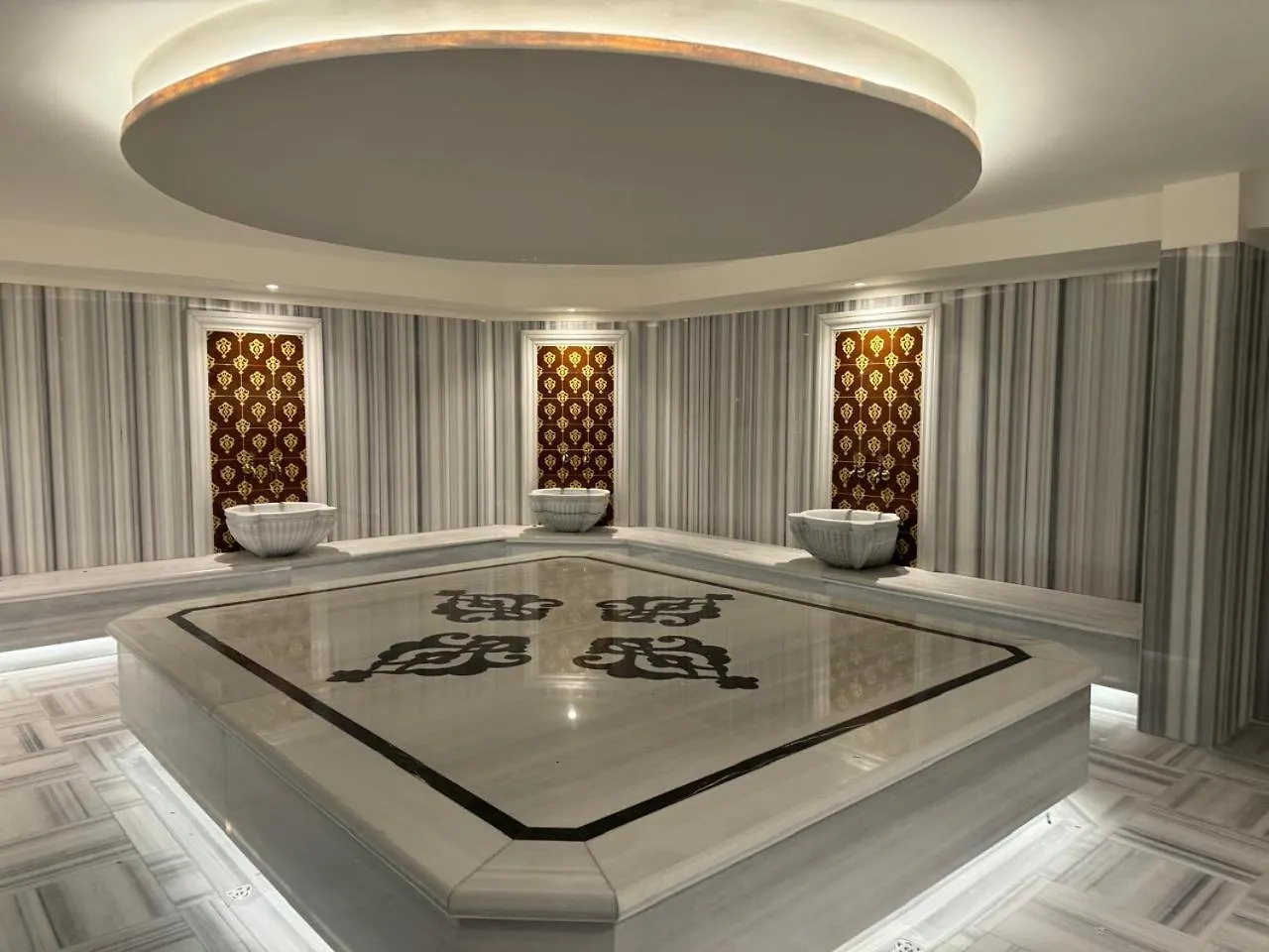 Hotel Luxury Premium Finese Golem