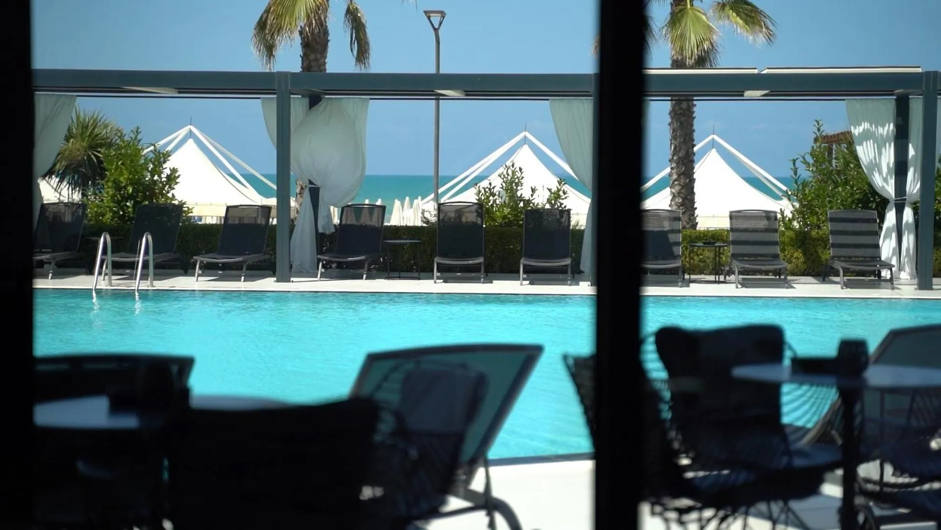 Hotel Luxury Premium Finese Golem